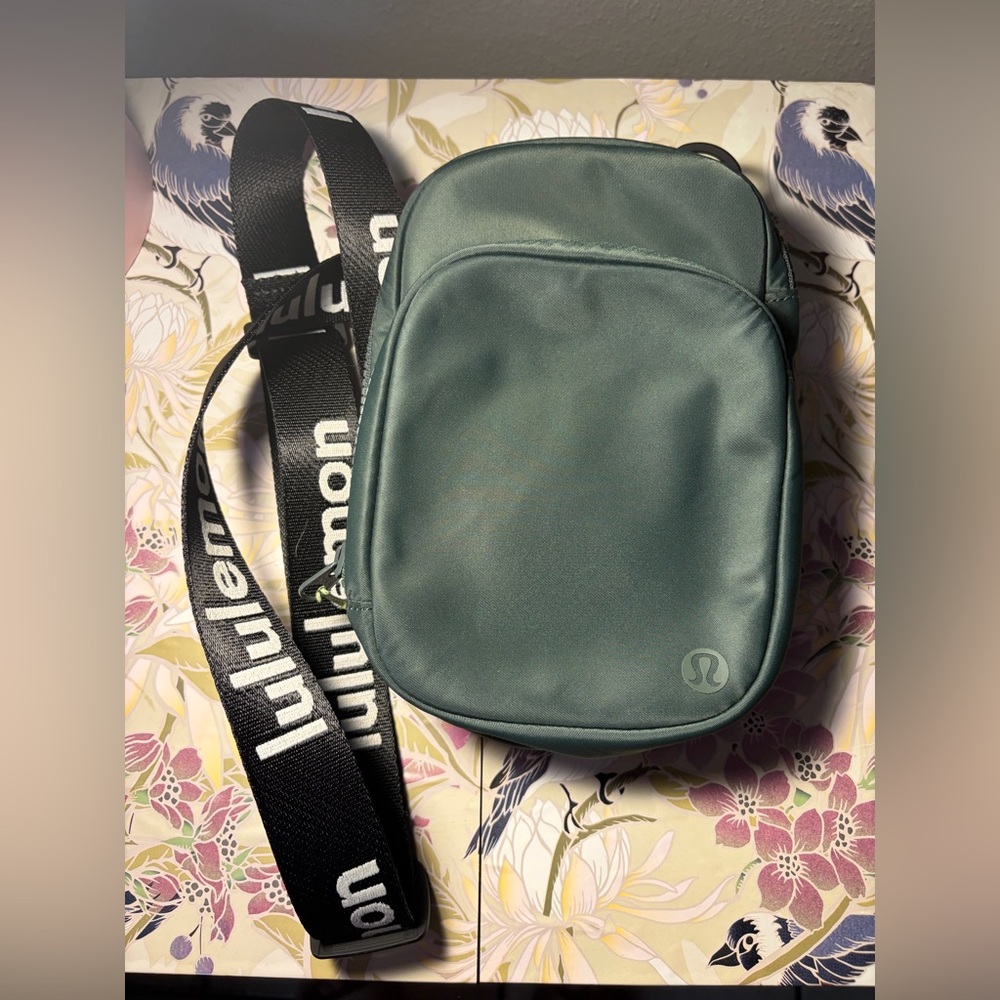 Lululemon Crossbody Bag-The Rest is Written Crossbody Bag 2L